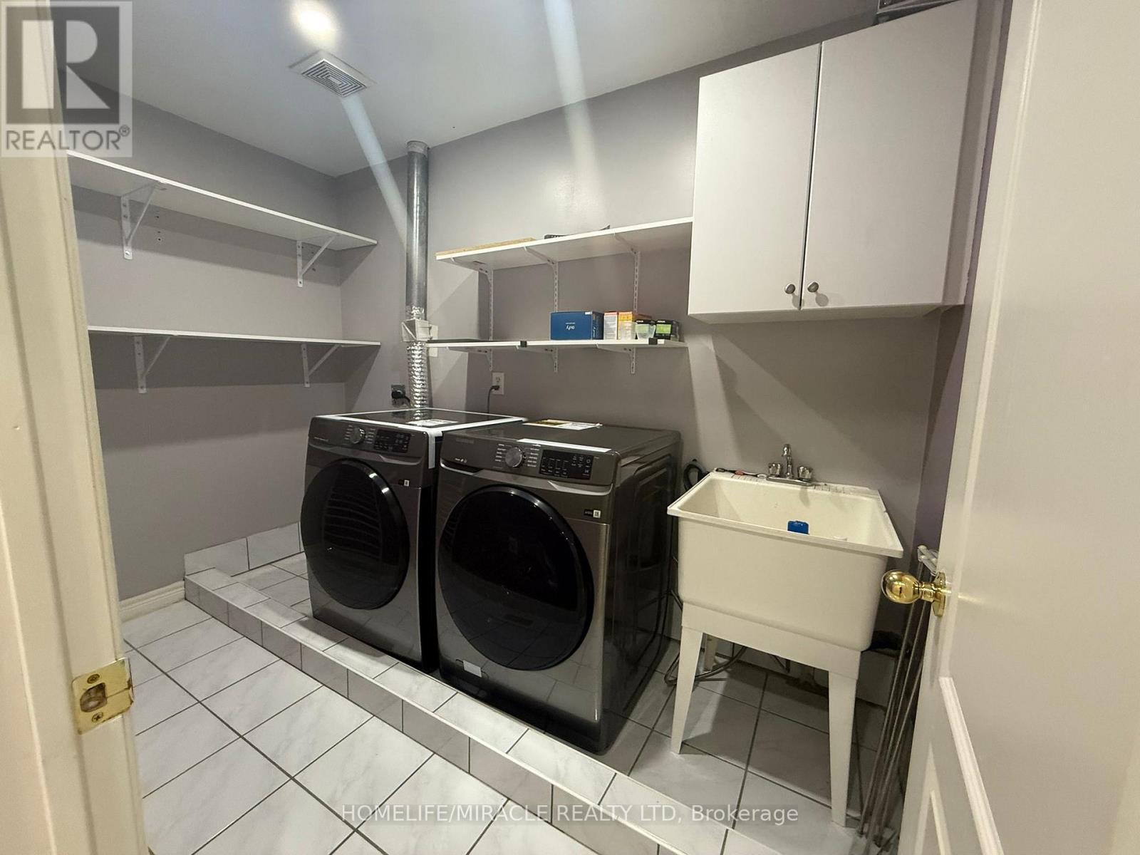 9 Joseph Street, Brampton, ON - Indoor Photo Showing Laundry Room