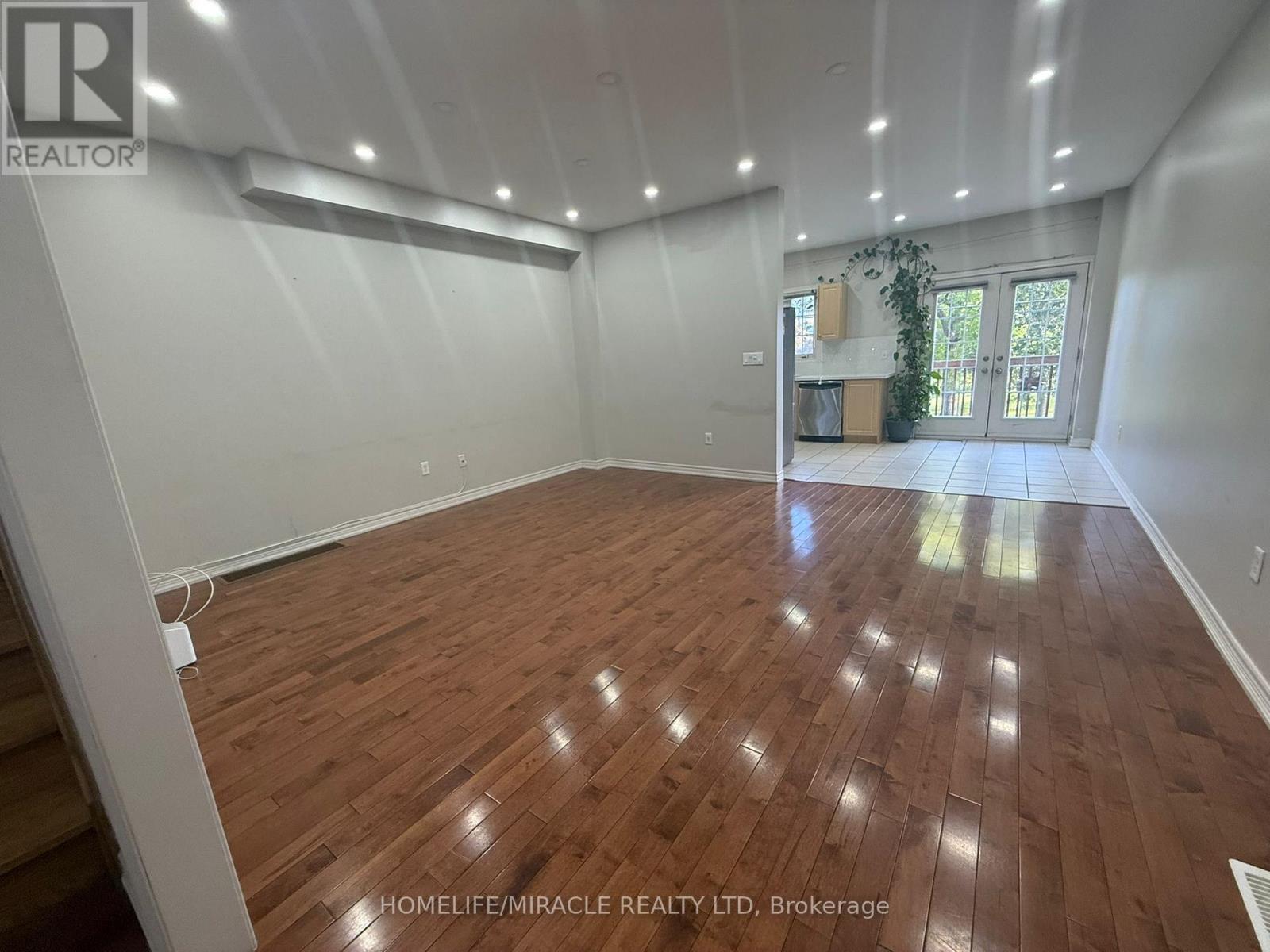 9 Joseph Street, Brampton, ON - Indoor Photo Showing Other Room