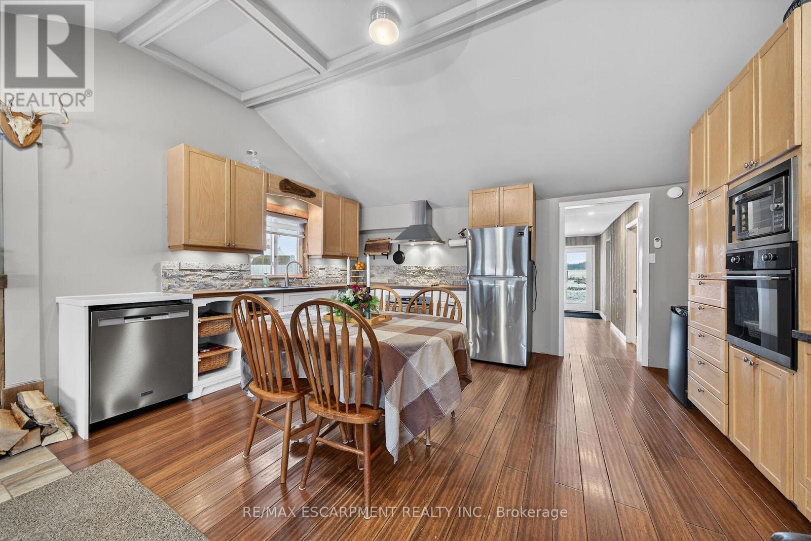 1457 Lakeshore Road, Haldimand, ON - Indoor Photo Showing Kitchen
