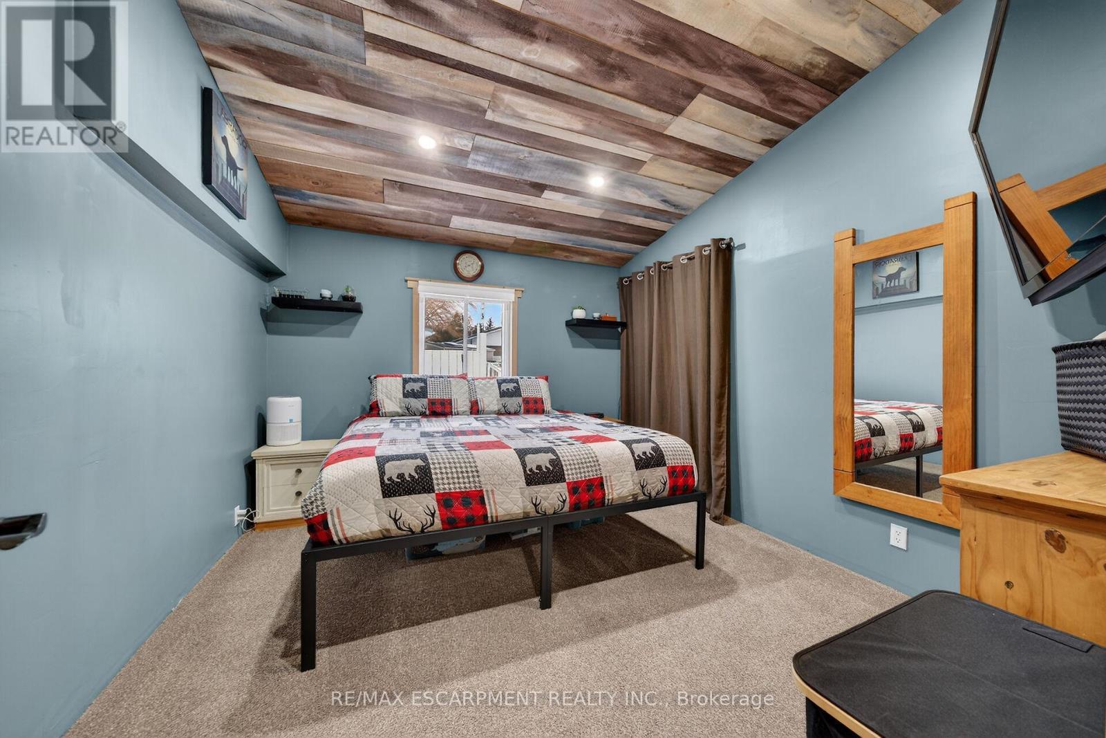 1457 Lakeshore Road, Haldimand, ON - Indoor Photo Showing Bedroom