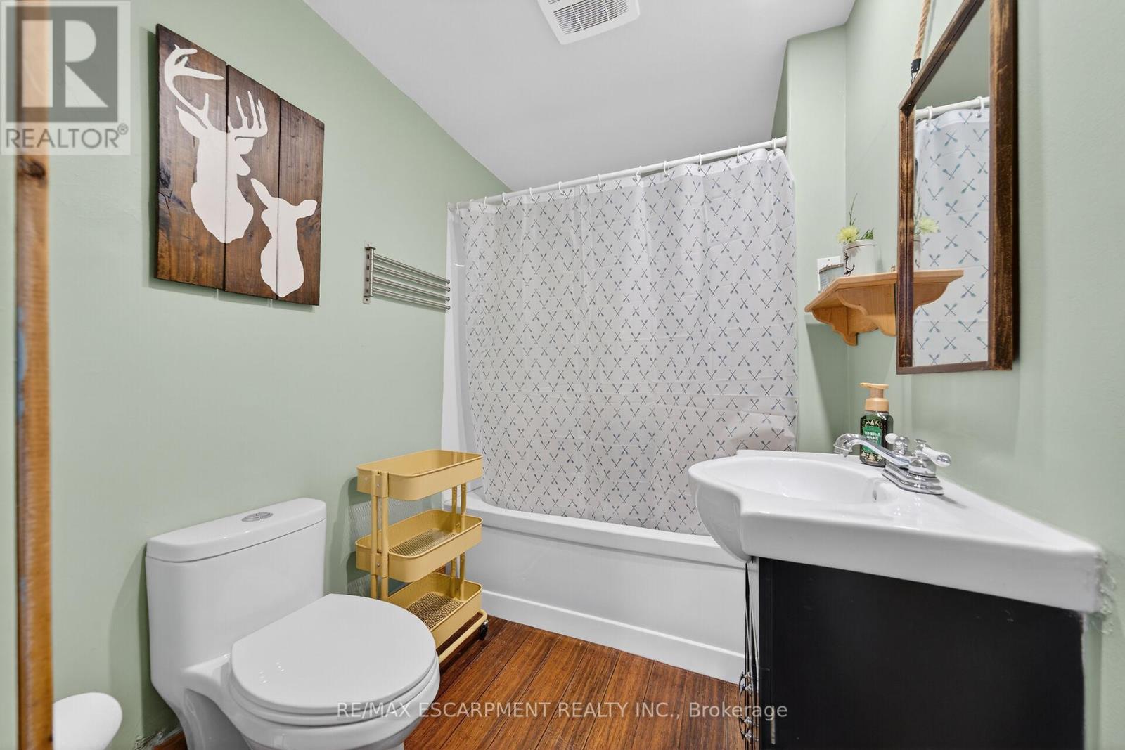 1457 Lakeshore Road, Haldimand, ON - Indoor Photo Showing Bathroom