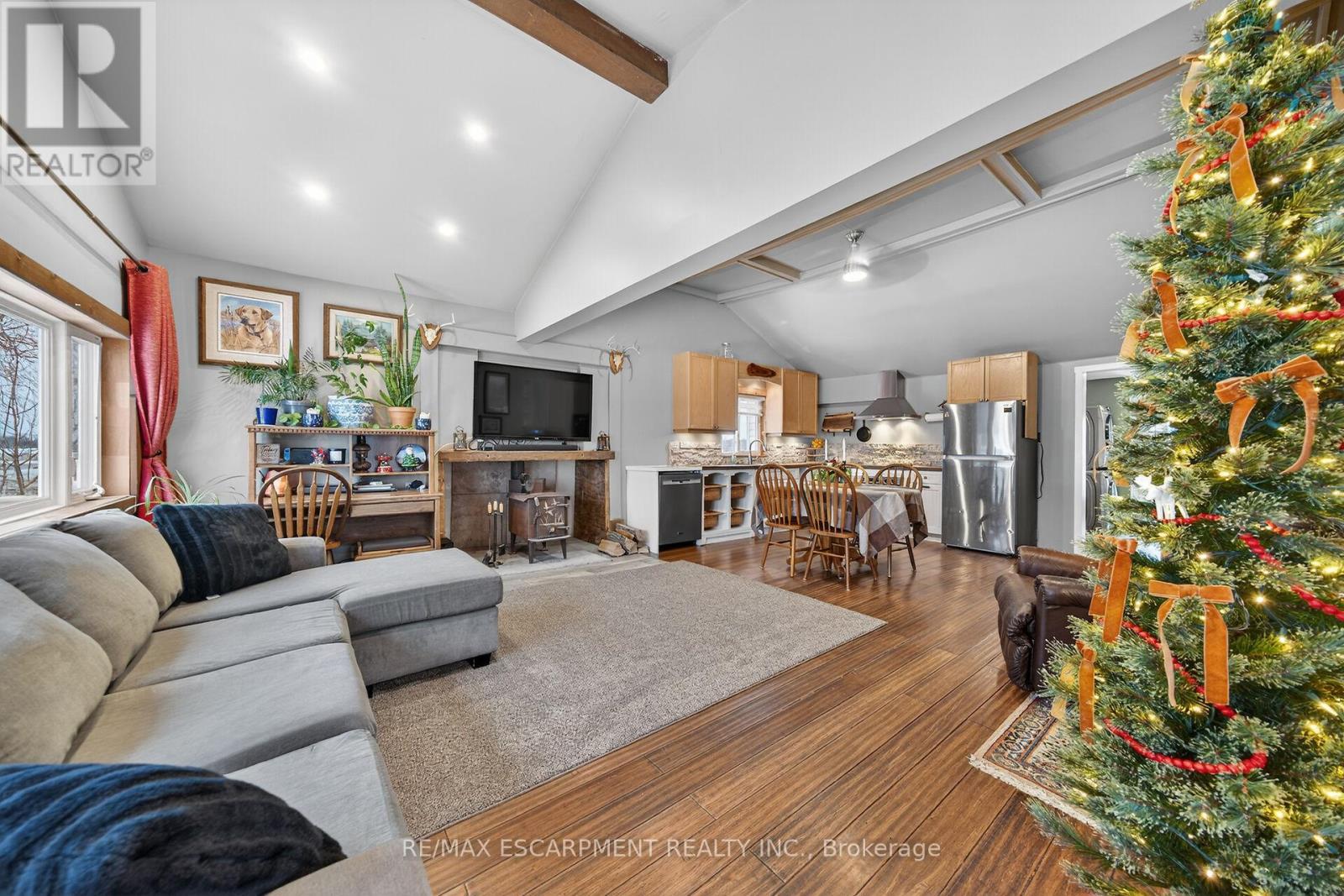 1457 Lakeshore Road, Haldimand, ON - Indoor Photo Showing Living Room