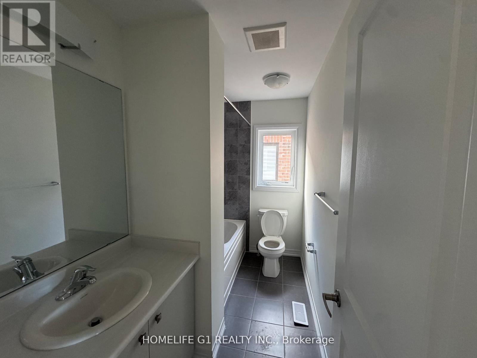 275 Velvet Way, Thorold, ON - Indoor Photo Showing Bathroom
