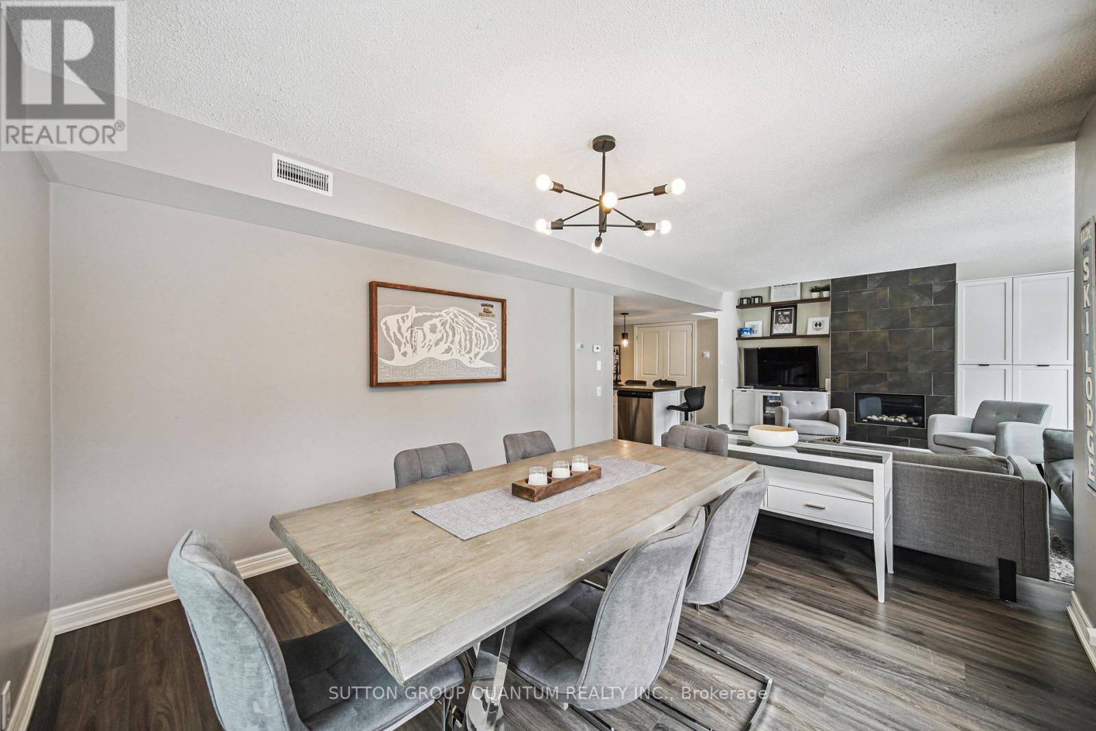 218 - 120 Fairway Court, Blue Mountains, ON - Indoor Photo Showing Dining Room