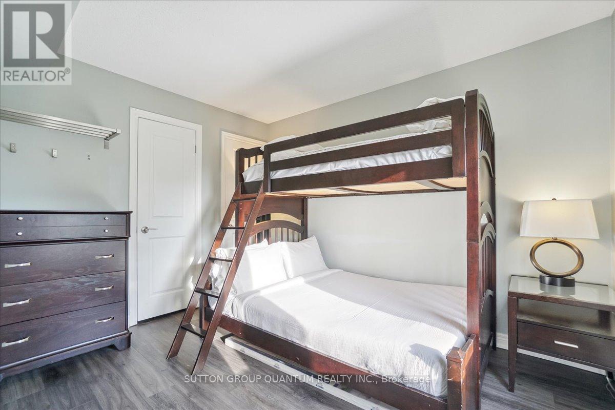 218 - 120 Fairway Court, Blue Mountains, ON - Indoor Photo Showing Bedroom