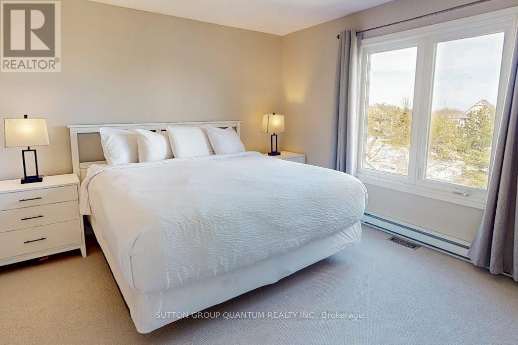 218 - 120 Fairway Court, Blue Mountains, ON - Indoor Photo Showing Bedroom