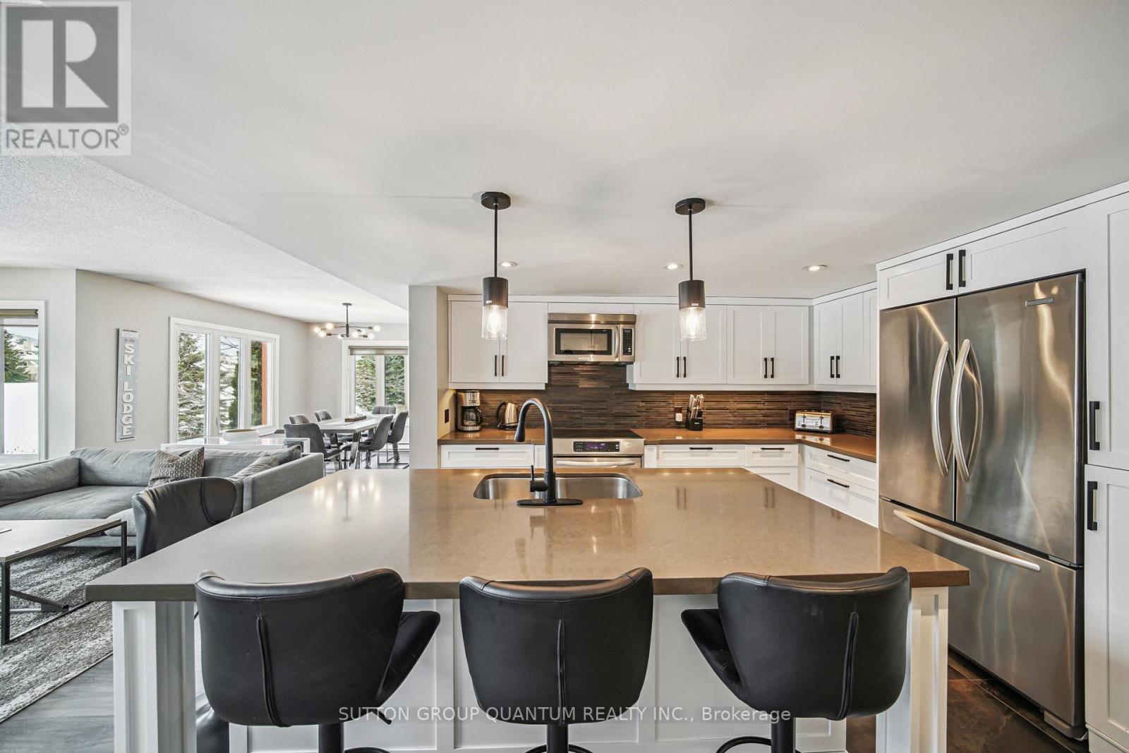 218 - 120 Fairway Court, Blue Mountains, ON - Indoor