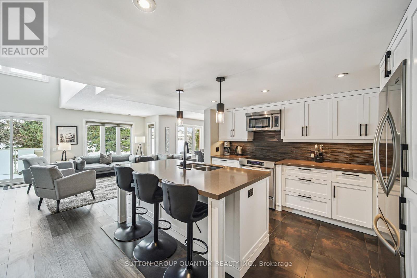 218 - 120 Fairway Court, Blue Mountains, ON - Indoor Photo Showing Kitchen With Double Sink With Upgraded Kitchen