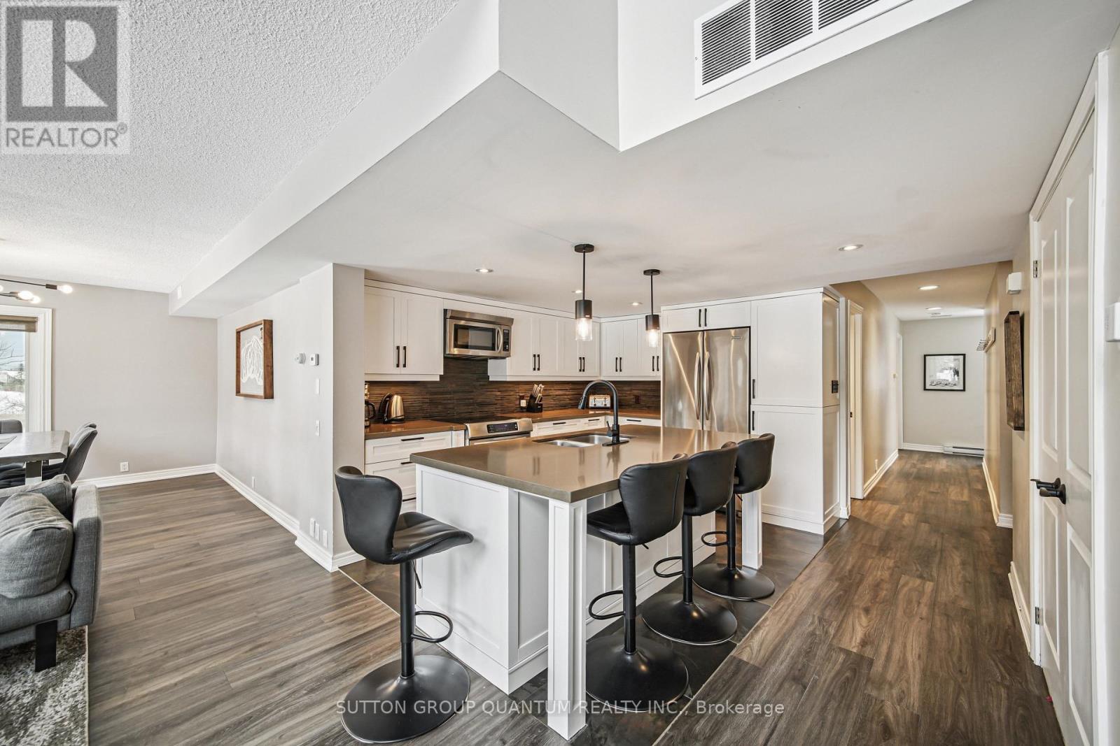 218 - 120 Fairway Court, Blue Mountains, ON - Indoor Photo Showing Other Room