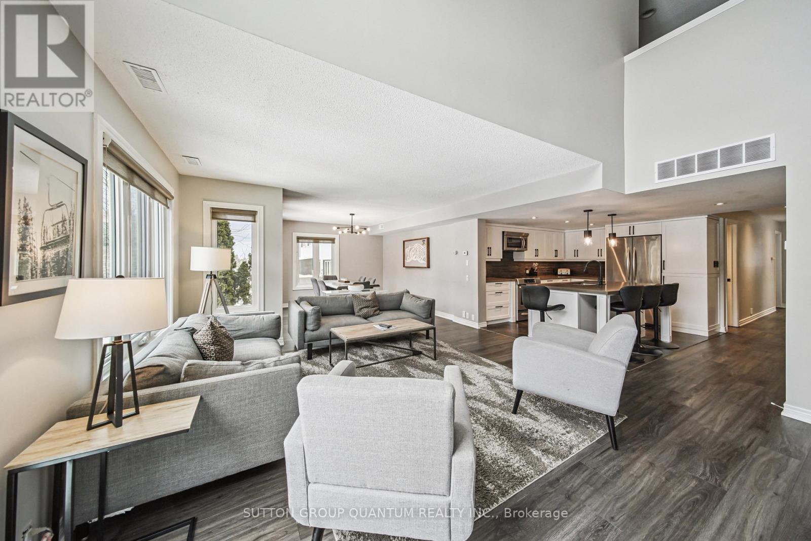 218 - 120 Fairway Court, Blue Mountains, ON - Indoor Photo Showing Living Room