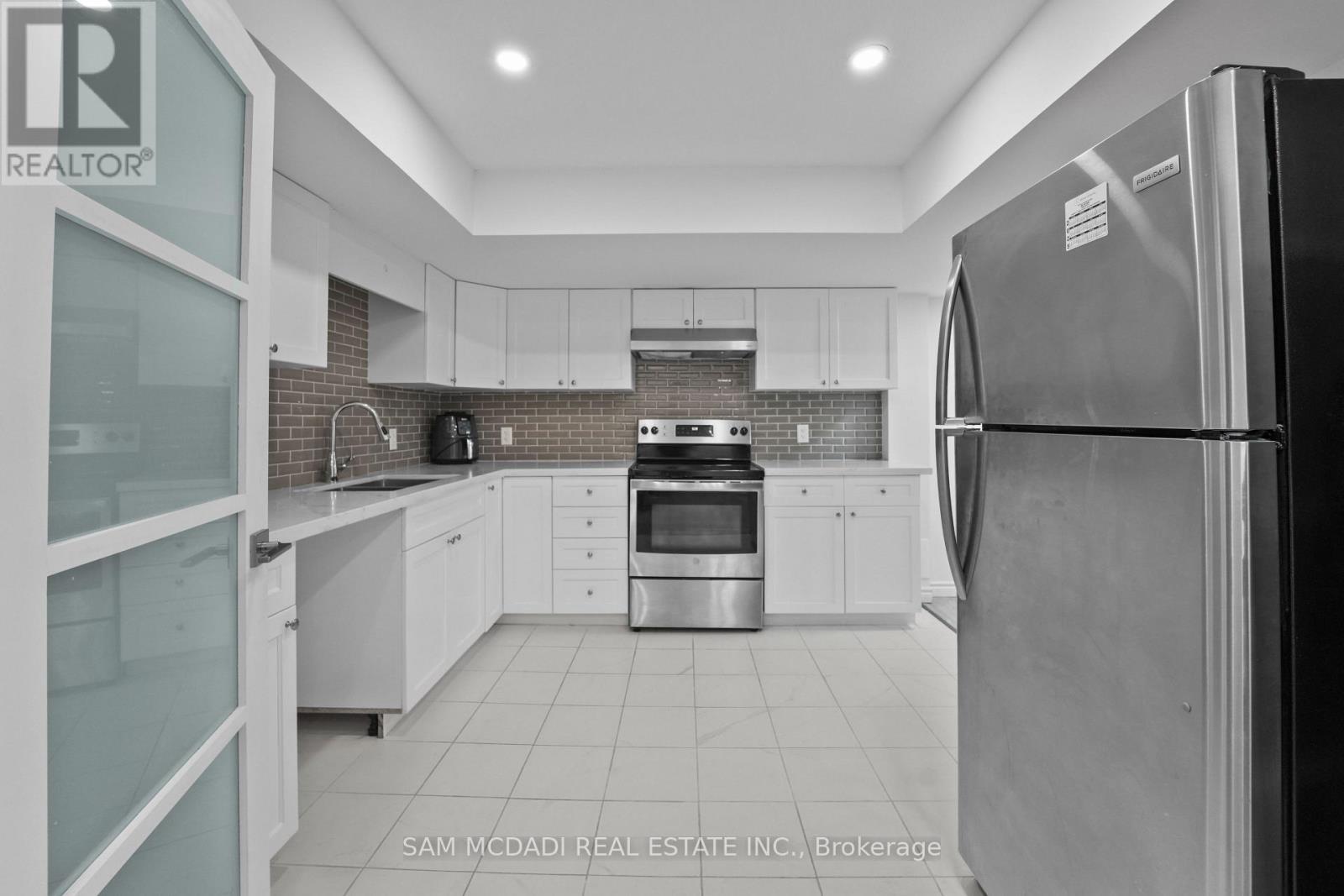 Lower - 4008 Highland Park Drive, Lincoln, ON - Indoor Photo Showing Kitchen