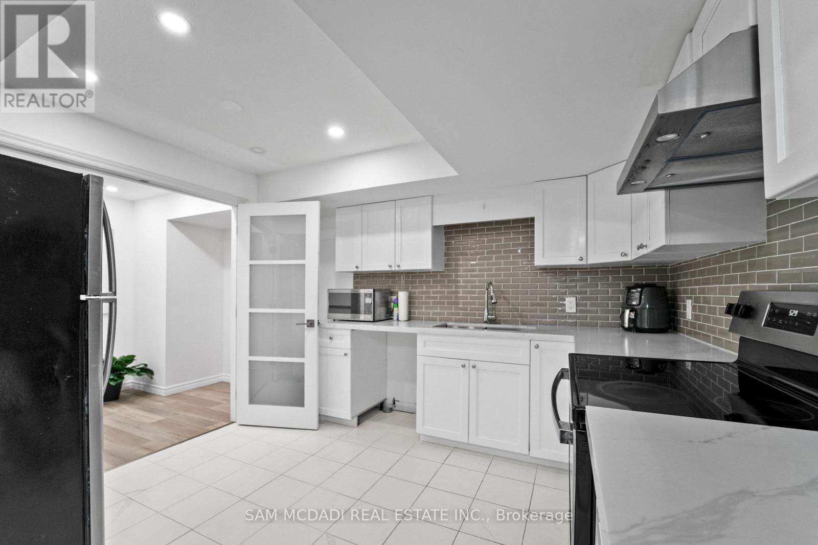 Lower - 4008 Highland Park Drive, Lincoln, ON - Indoor Photo Showing Kitchen