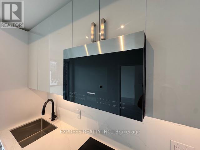 1707 - 280 Dundas Street W, Toronto, ON - Indoor Photo Showing Kitchen