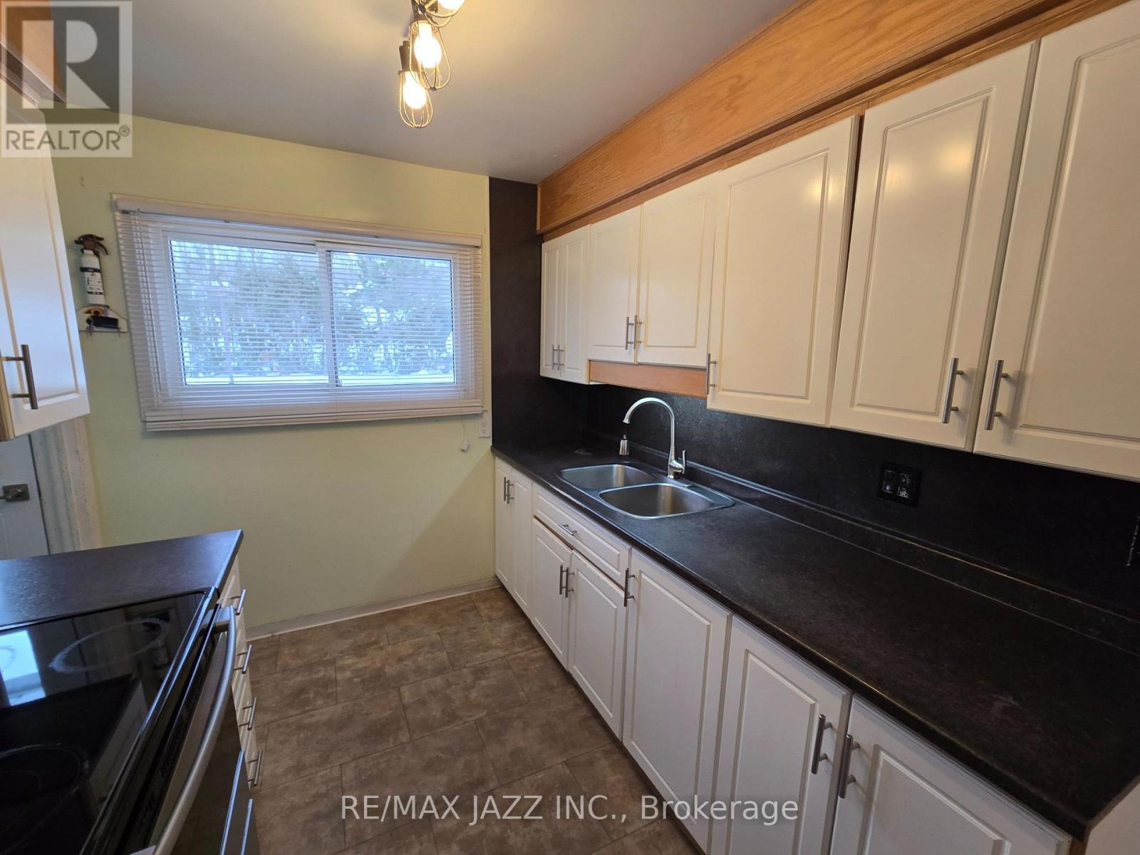255 Mississauga Avenue, Elliot Lake, ON - Indoor Photo Showing Kitchen With Double Sink