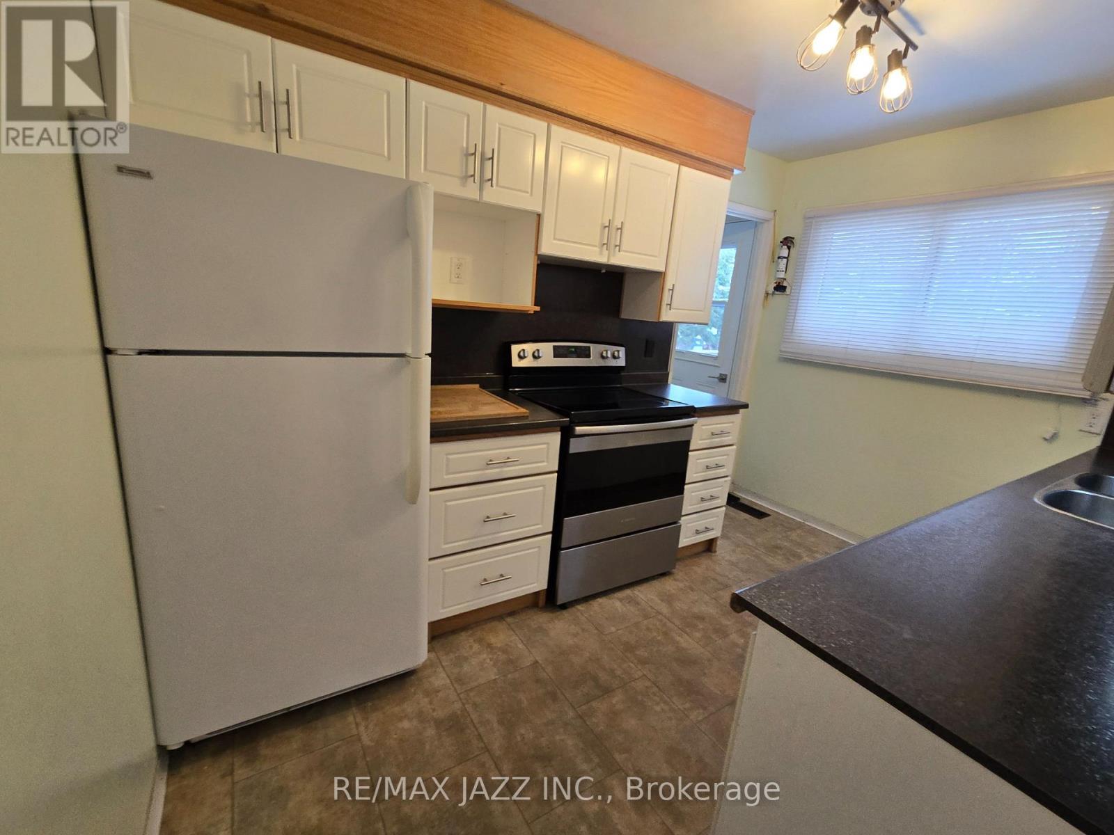 255 Mississauga Avenue, Elliot Lake, ON - Indoor Photo Showing Kitchen