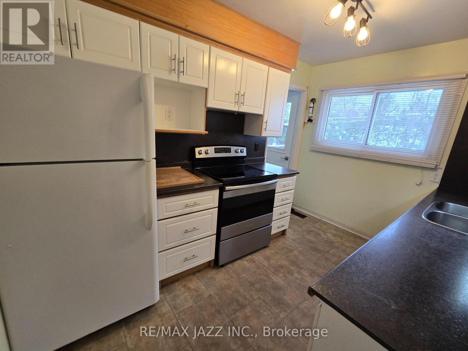 255 Mississauga Avenue, Elliot Lake, ON - Indoor Photo Showing Kitchen