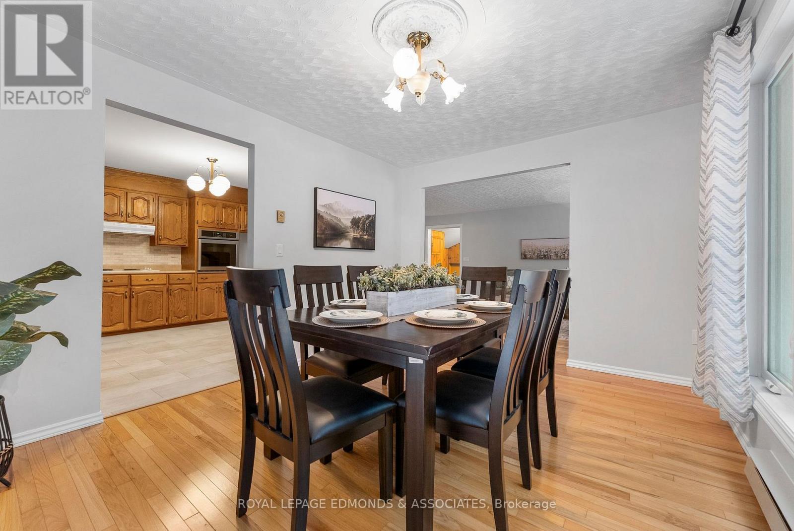 1137 Locksley Road, Laurentian Valley, ON - Indoor Photo Showing Dining Room