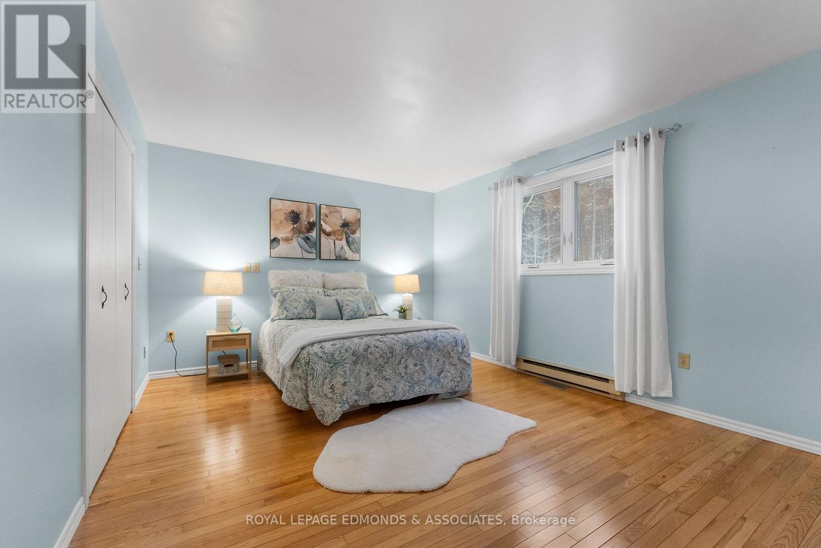 1137 Locksley Road, Laurentian Valley, ON - Indoor Photo Showing Bedroom