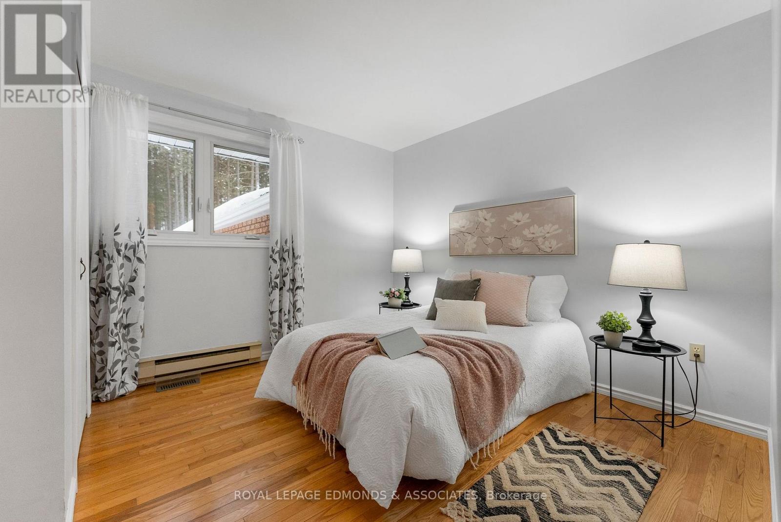 1137 Locksley Road, Laurentian Valley, ON - Indoor Photo Showing Bedroom