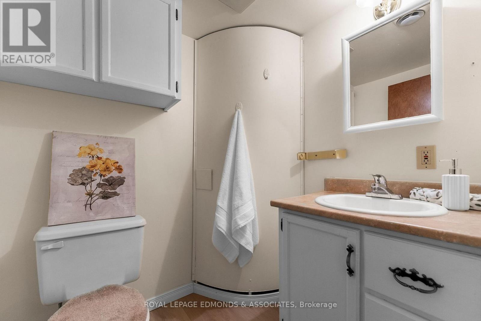 1137 Locksley Road, Laurentian Valley, ON - Indoor Photo Showing Bathroom