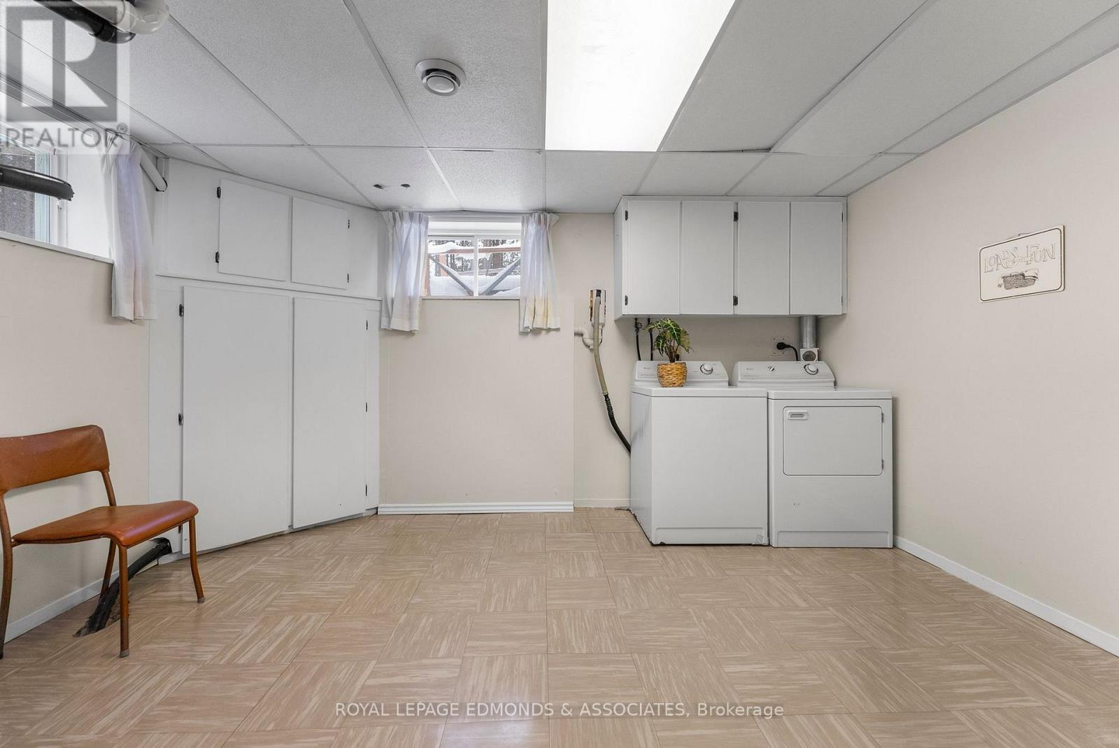 1137 Locksley Road, Laurentian Valley, ON - Indoor Photo Showing Laundry Room