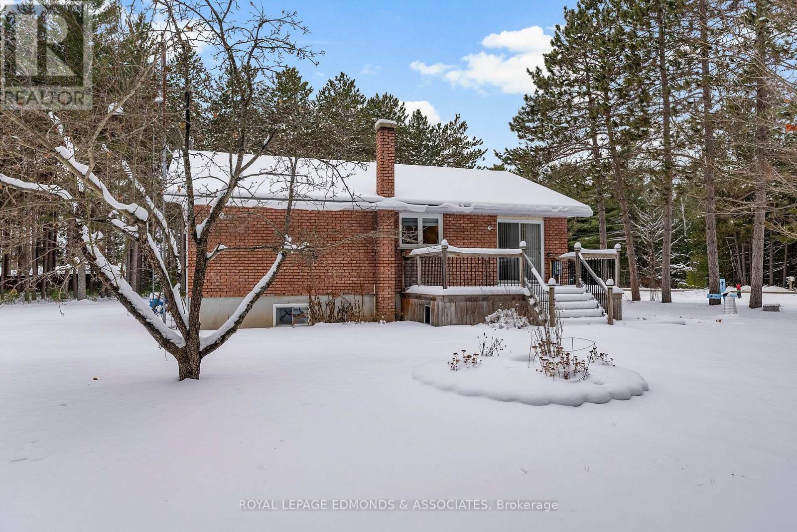 1137 Locksley Road, Laurentian Valley, ON - Outdoor