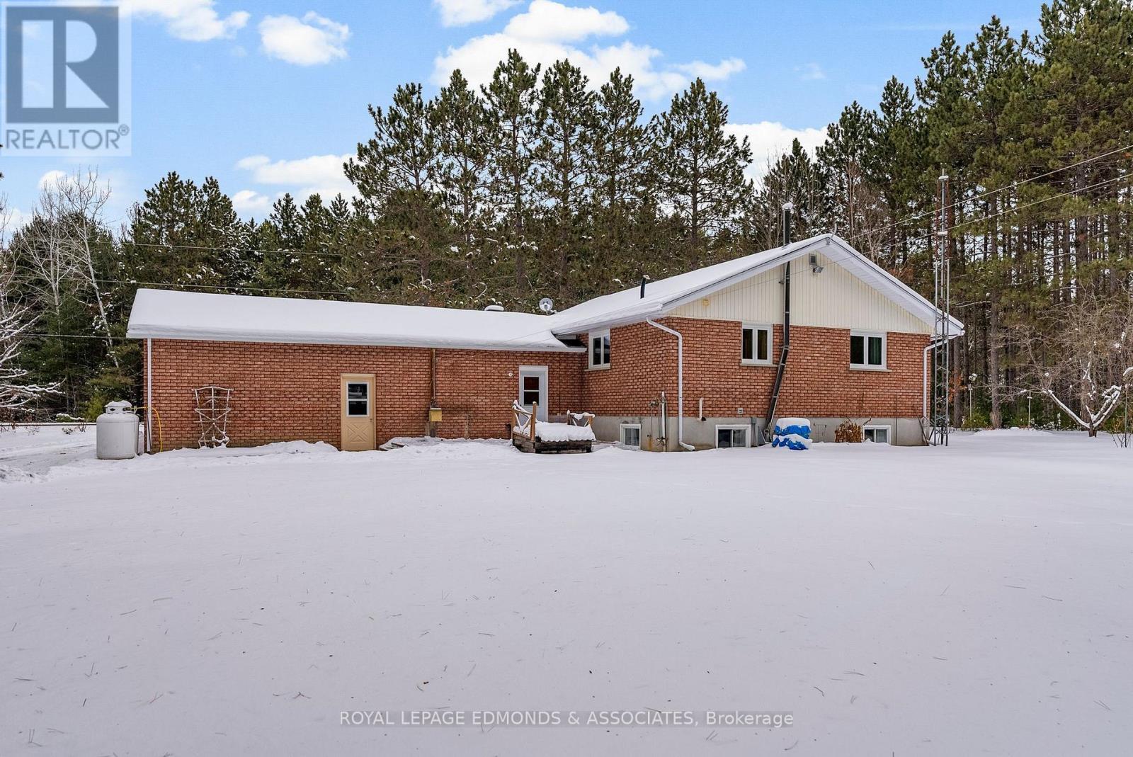 1137 Locksley Road, Laurentian Valley, ON - Outdoor