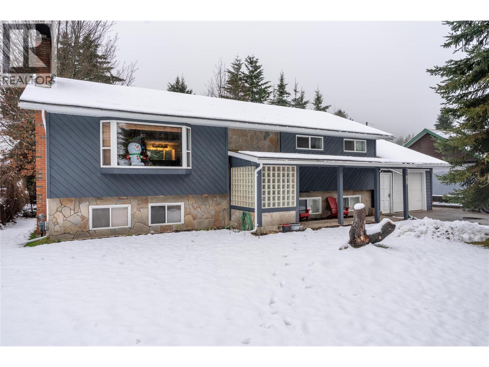 825 Ohlhausen Road, Revelstoke, BC - Outdoor
