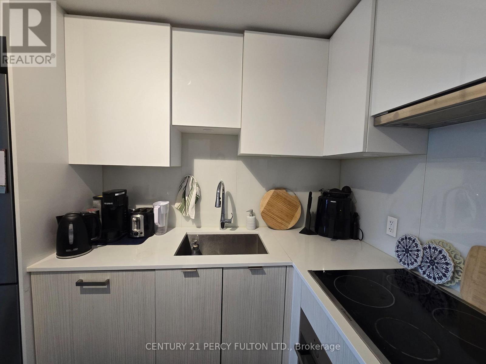 1706 - 195 Redpath Avenue, Toronto, ON - Indoor Photo Showing Kitchen