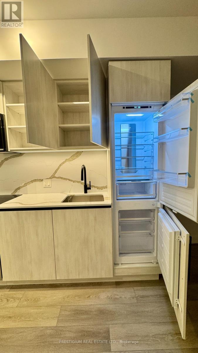 819 - 35 Parliament Street, Toronto, ON - With Exterior