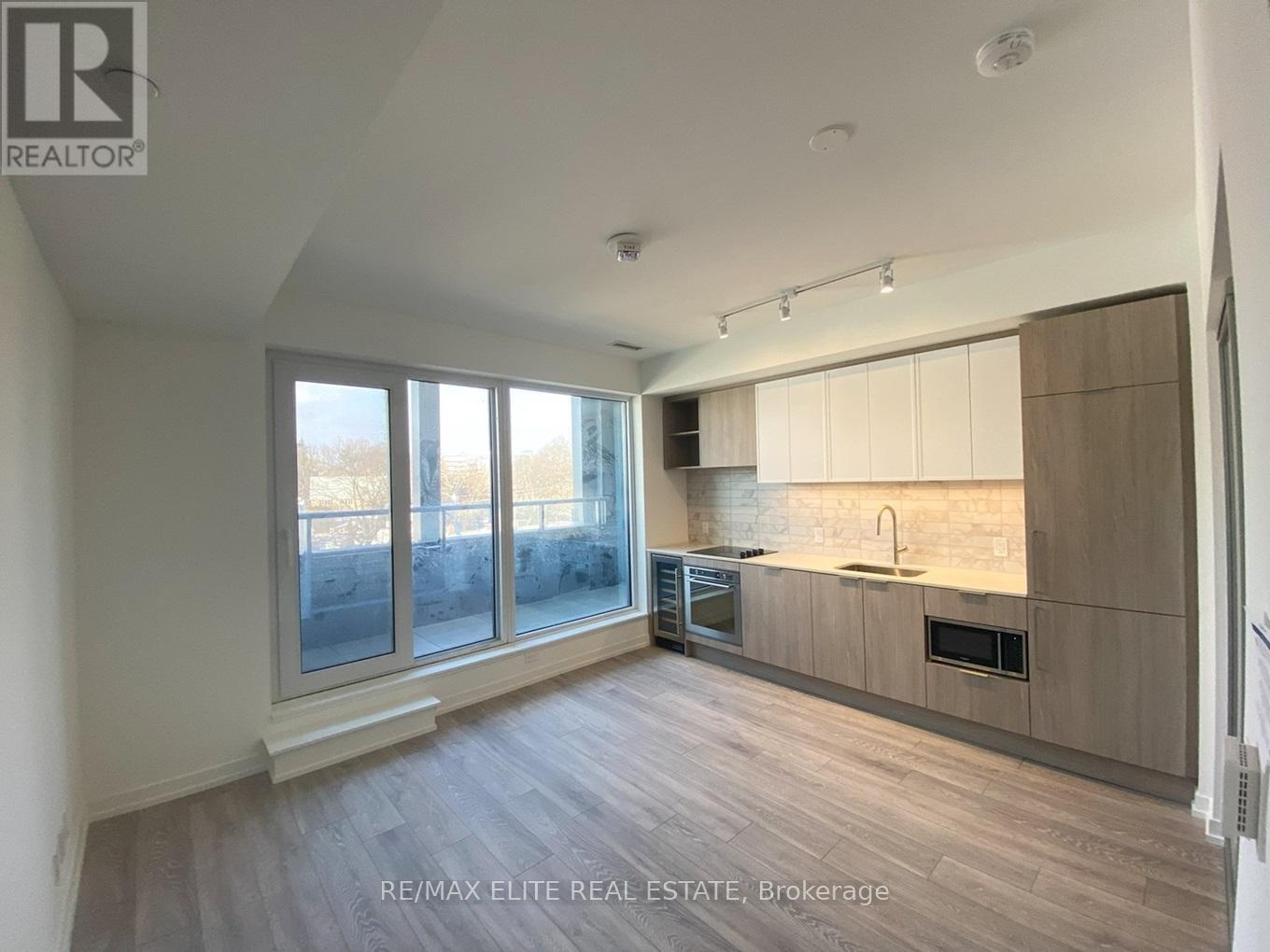 622 - 2020 Bathurst Street, Toronto, ON - Indoor Photo Showing Kitchen With Upgraded Kitchen