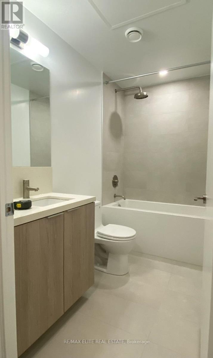 622 - 2020 Bathurst Street, Toronto, ON - Indoor Photo Showing Bathroom
