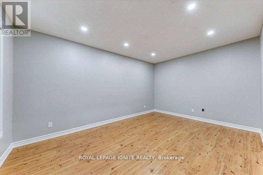 160 Twyn Rivers Drive, Pickering, ON - Indoor Photo Showing Other Room