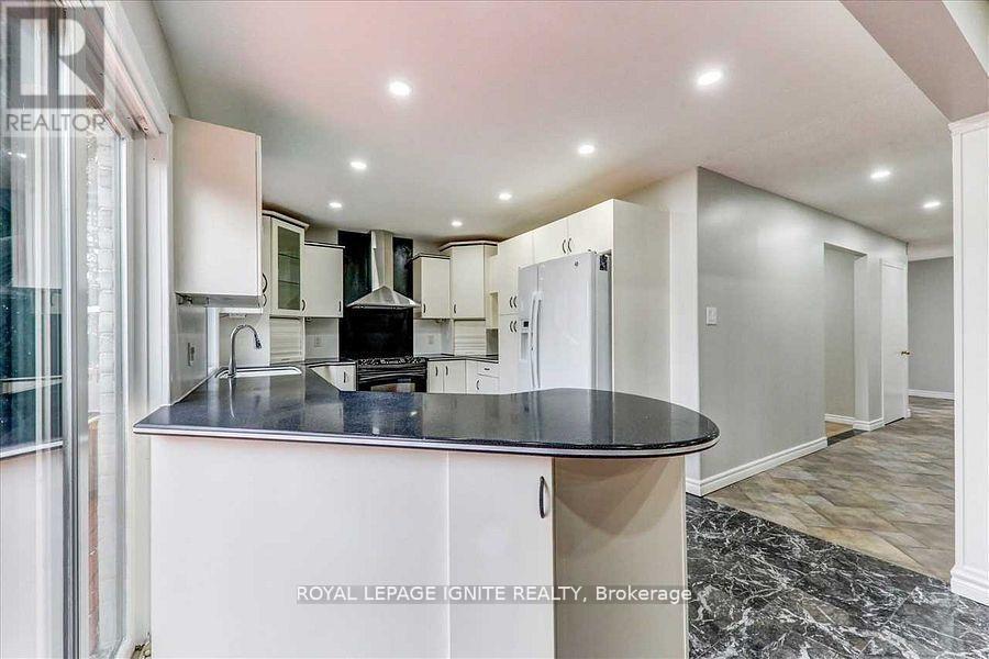 160 Twyn Rivers Drive, Pickering, ON - Indoor