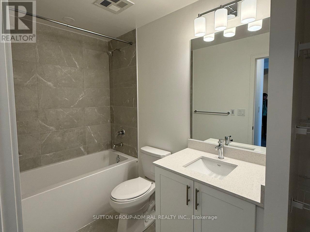 B1001 - 715 Davis Drive E, Newmarket, ON - Indoor Photo Showing Bathroom