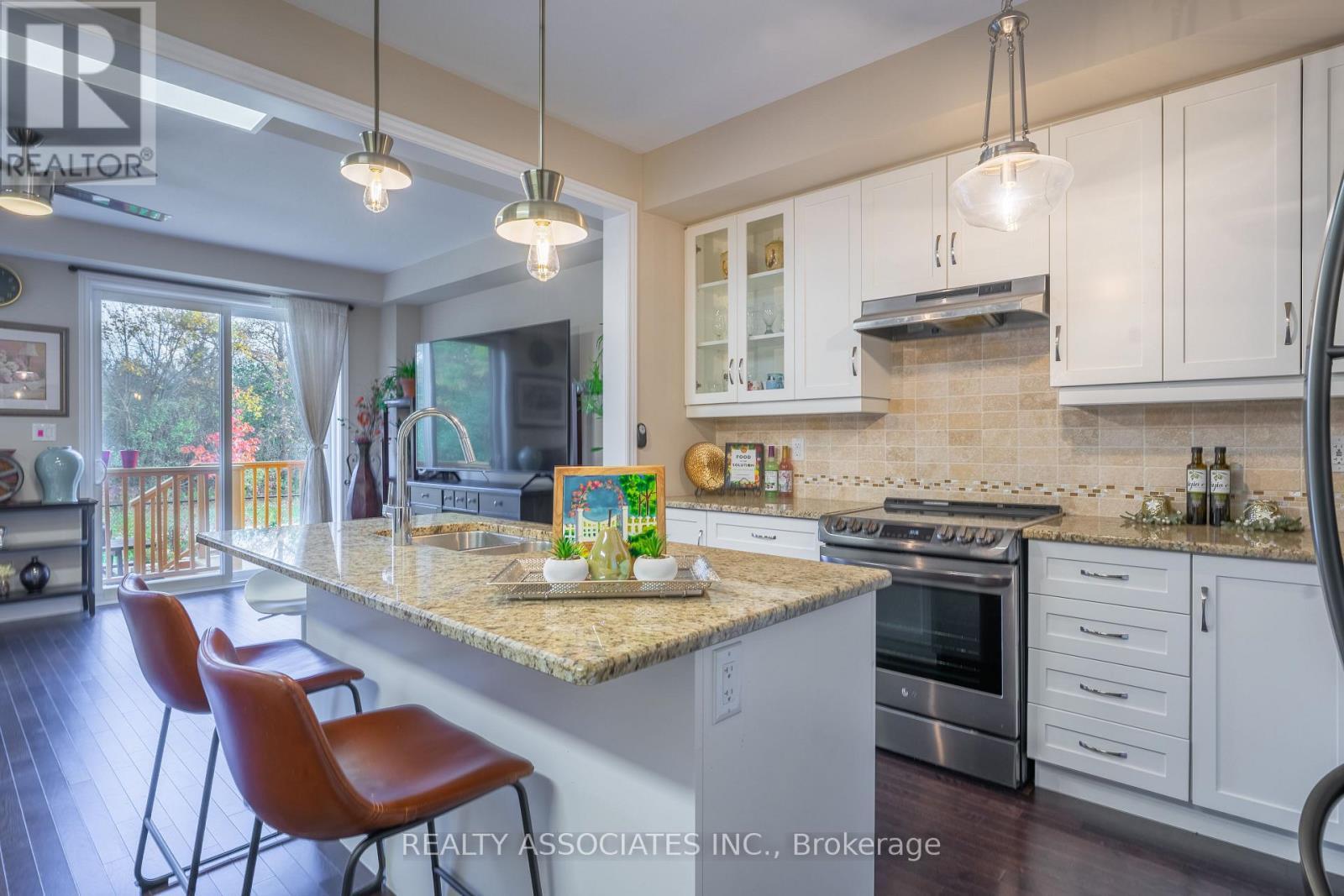 3333 Mockingbird Common E, Oakville, ON - Indoor Photo Showing Kitchen With Upgraded Kitchen