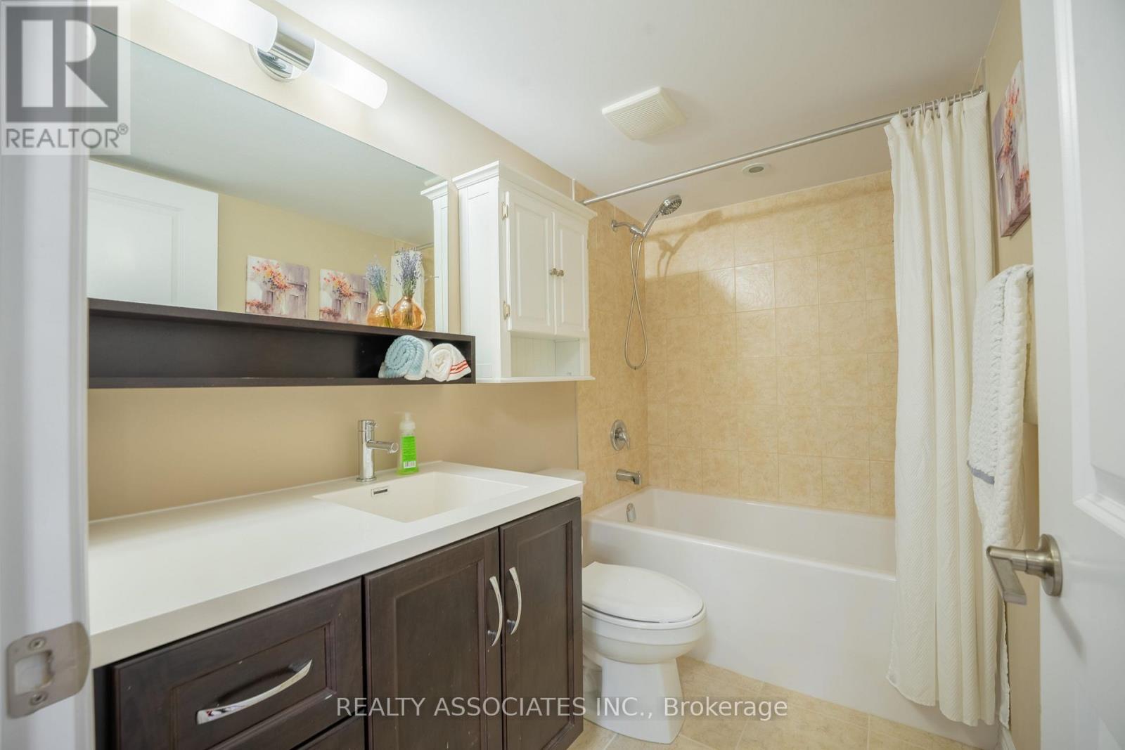 3333 Mockingbird Common E, Oakville, ON - Indoor Photo Showing Bathroom