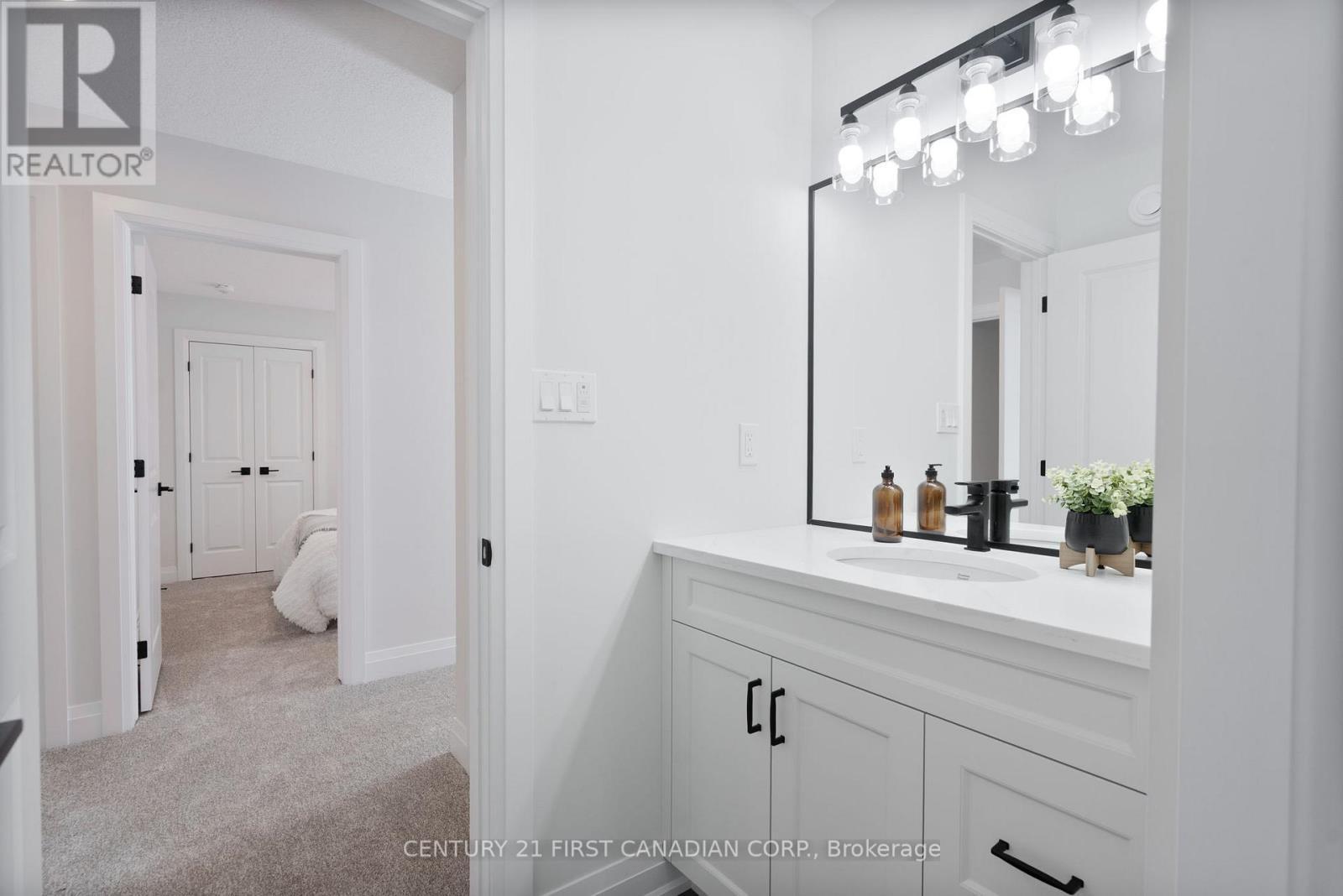 64 Postma Crescent, North Middlesex (Ailsa Craig), ON - Indoor