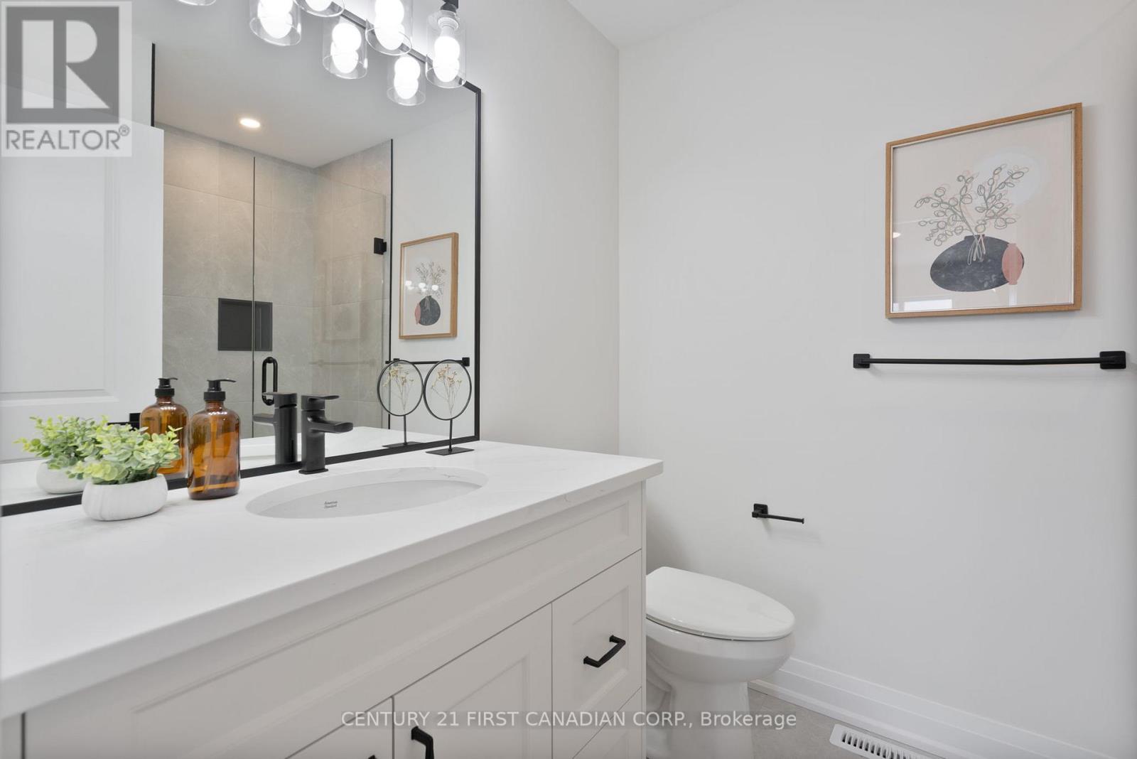 64 Postma Crescent, North Middlesex (Ailsa Craig), ON - Indoor Photo Showing Bathroom