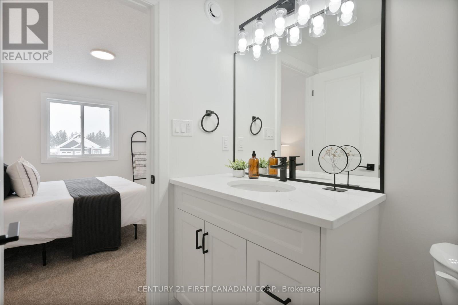 64 Postma Crescent, North Middlesex (Ailsa Craig), ON - Indoor Photo Showing Bathroom