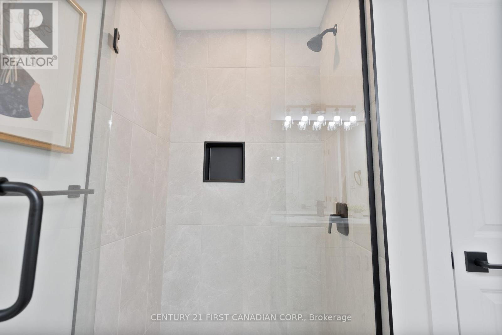 64 Postma Crescent, North Middlesex (Ailsa Craig), ON - Indoor Photo Showing Bathroom
