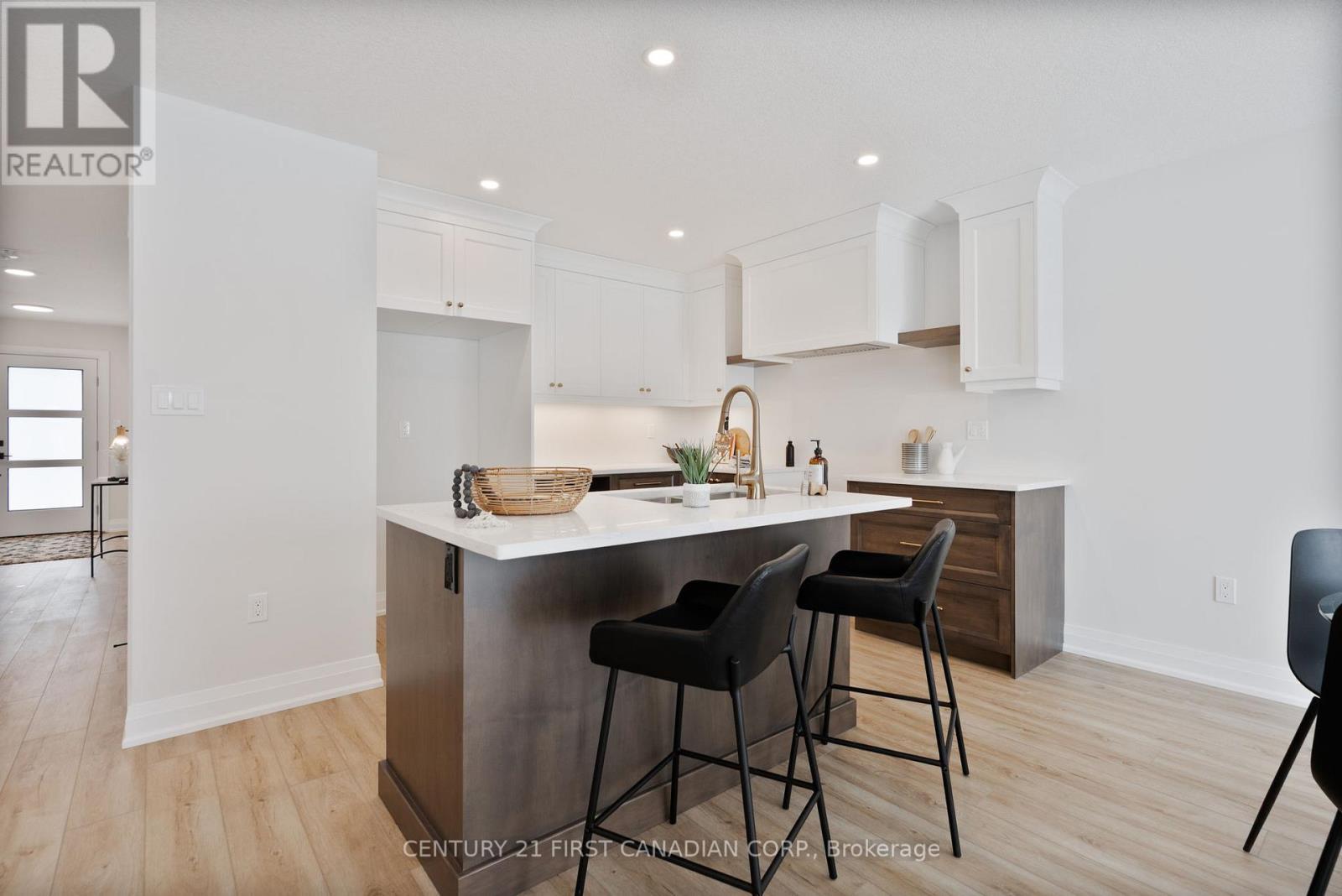 64 Postma Crescent, North Middlesex (Ailsa Craig), ON - Indoor Photo Showing Kitchen With Upgraded Kitchen