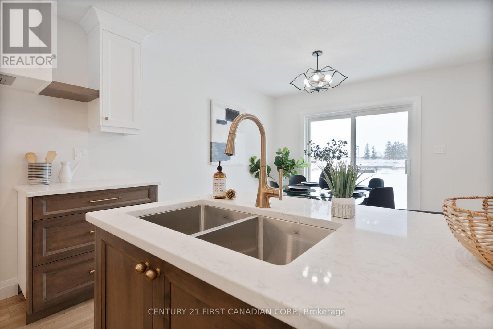 64 Postma Crescent, North Middlesex (Ailsa Craig), ON - Indoor Photo Showing Kitchen With Double Sink