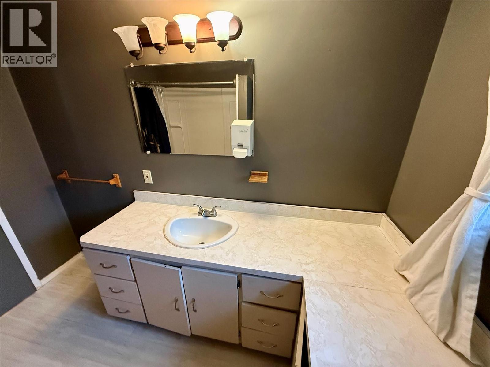 273 Railway Lane, Trail, BC - Indoor