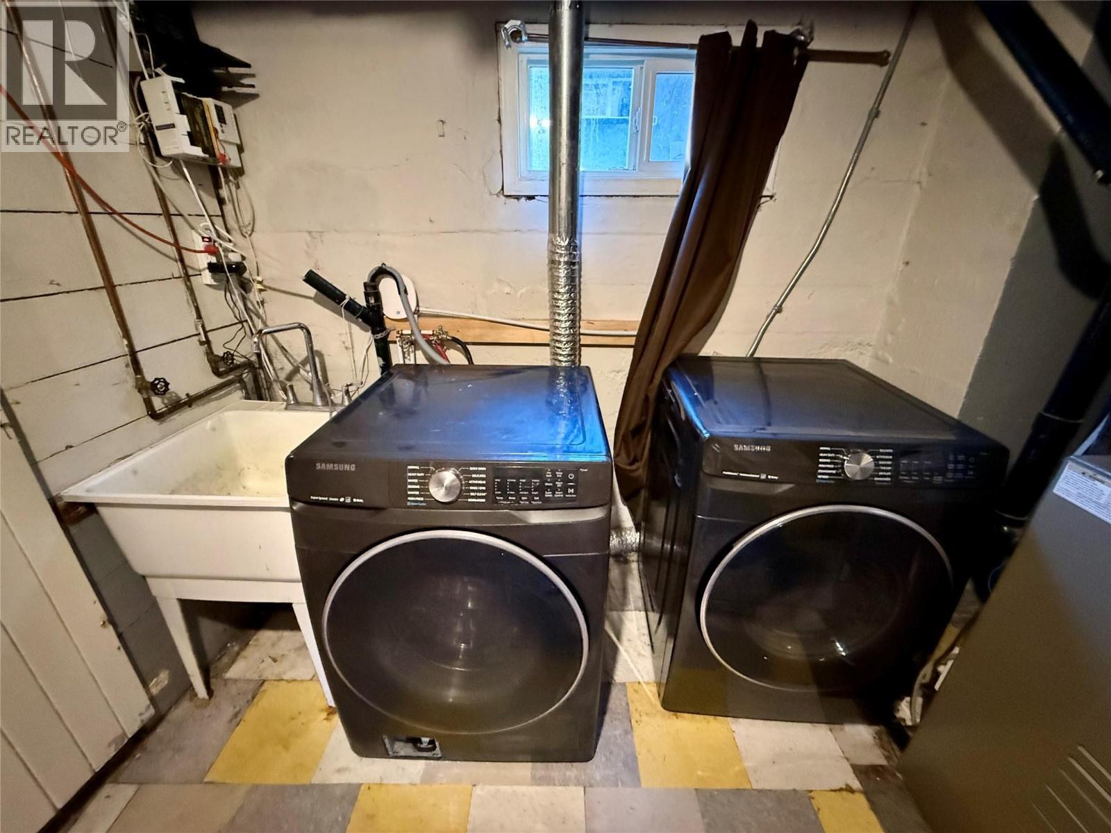 273 Railway Lane, Trail, BC - Indoor Photo Showing Laundry Room