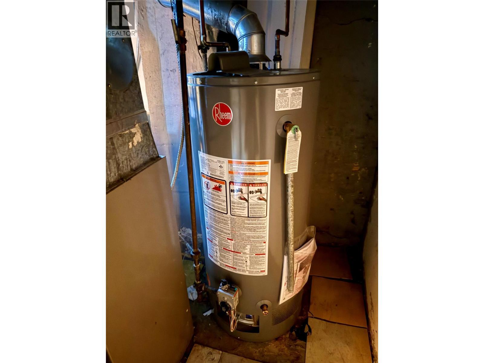 273 Railway Lane, Trail, BC - Indoor Photo Showing Basement