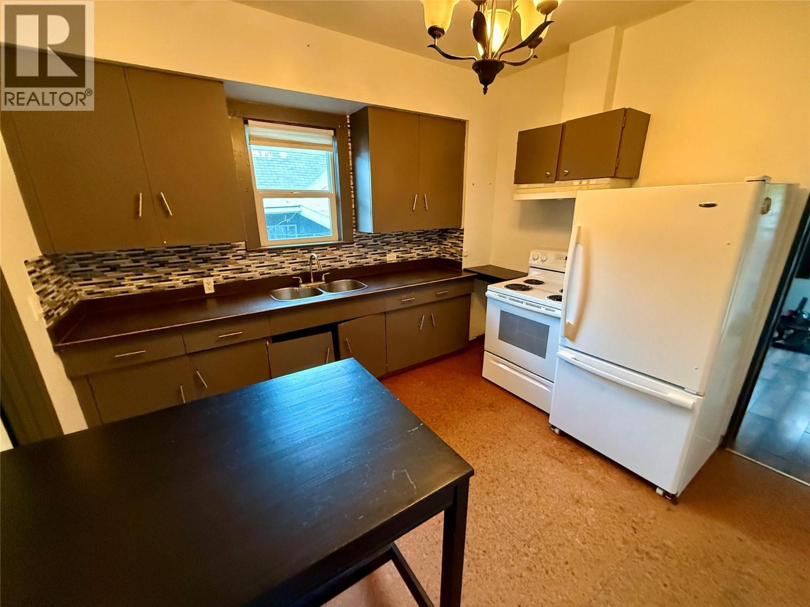 273 Railway Lane, Trail, BC - Indoor Photo Showing Kitchen With Double Sink