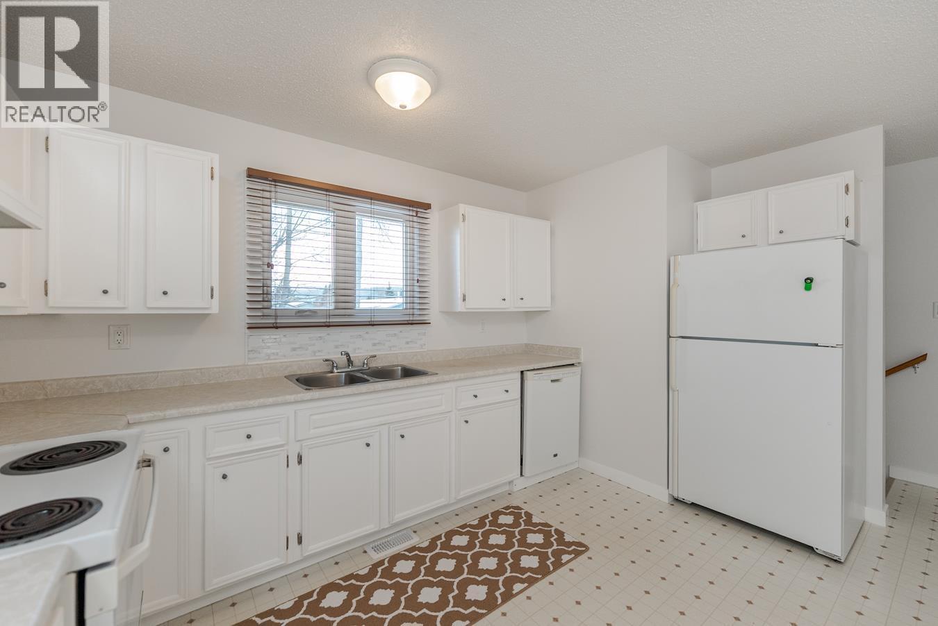 479 Dornbierer Crescent, Prince George, BC - Indoor Photo Showing Kitchen With Double Sink