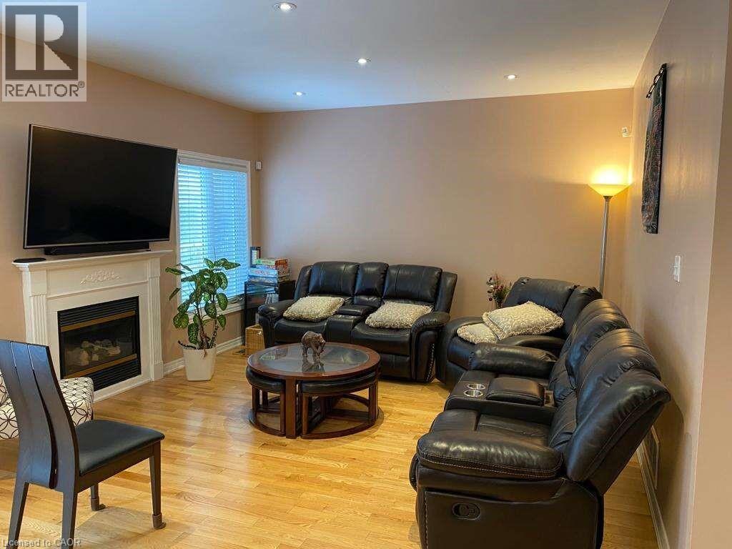 4834 Huron Heights Drive, Mississauga, ON - Indoor Photo Showing Living Room With Fireplace