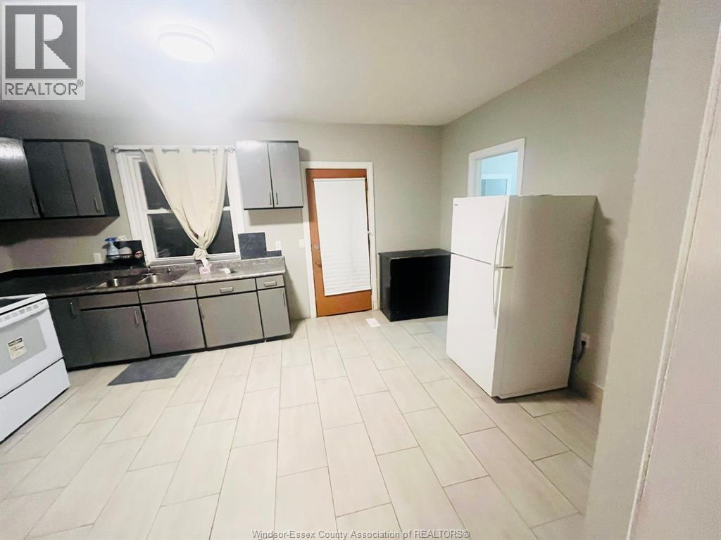 4 Hazelton Street, Leamington, ON - Indoor Photo Showing Kitchen